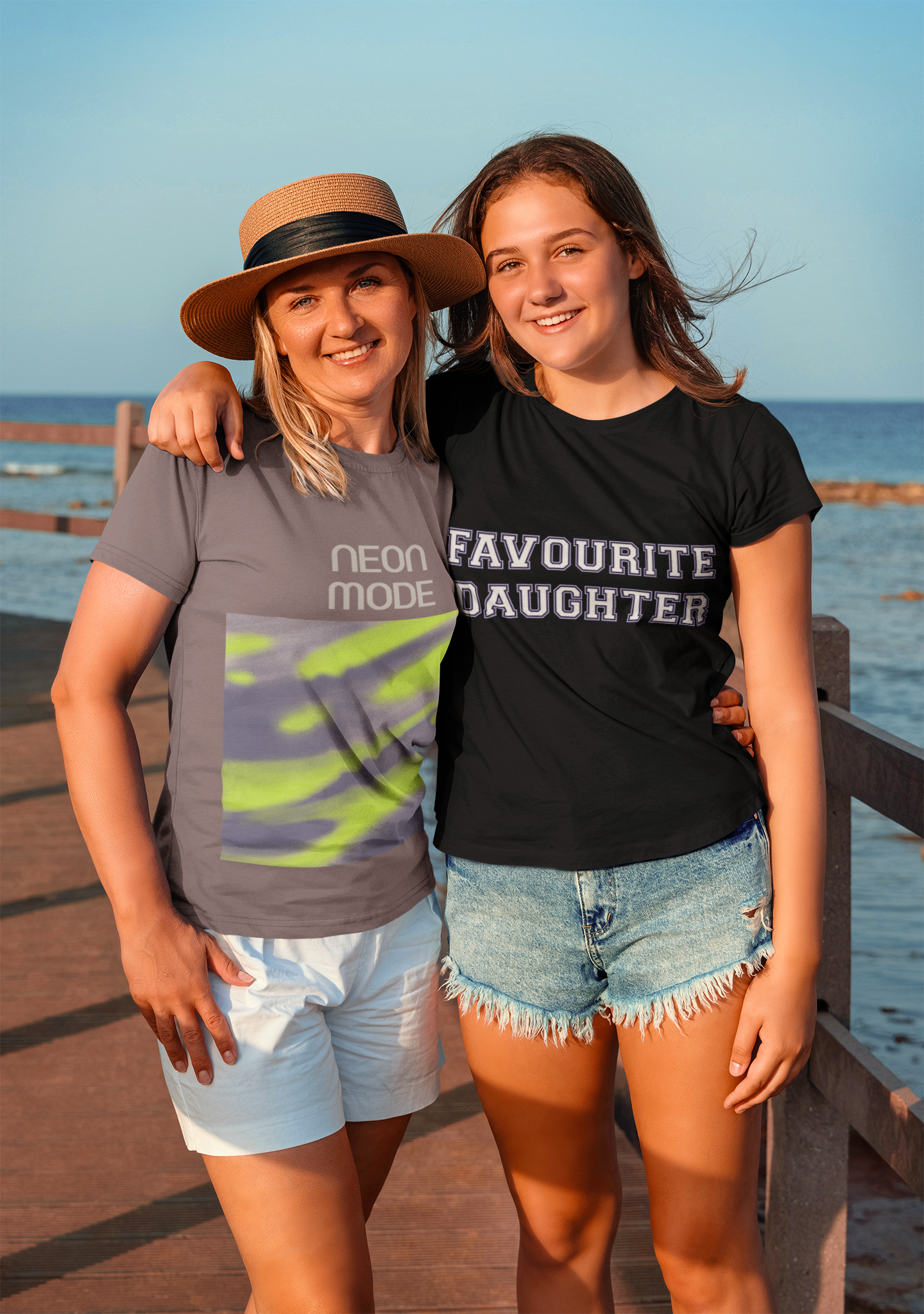FAVOURITE DAUGHTER Unisex Classic Crew T-Shirt
